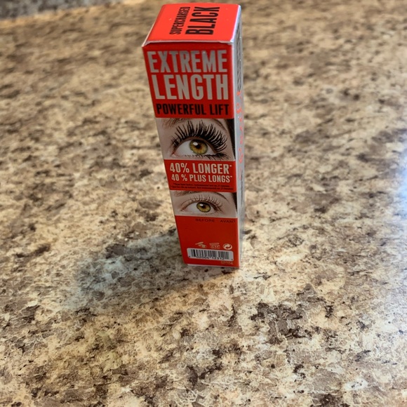 NWT Benefit they’re real magnet black mascara - Picture 2 of 3